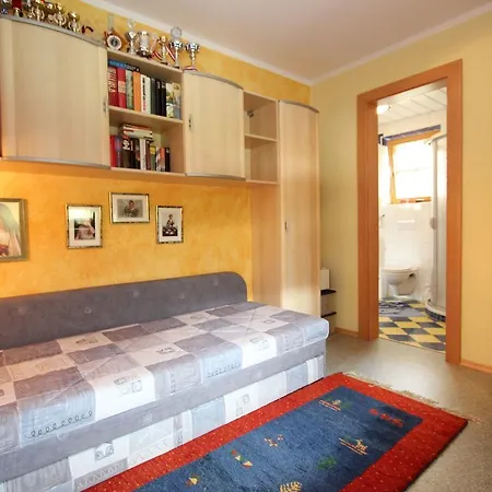 Haus Kroll 1 *
