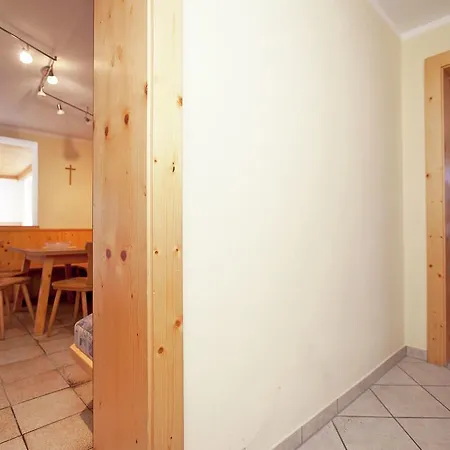 Haus Kroll 1 *